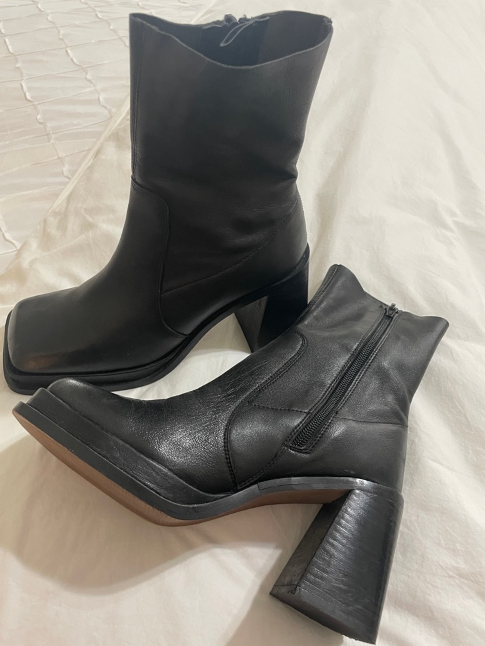 Women's Black Leather Mid-Calf Heeled Ankle Boots, like new. Will fit 7 or 7.5